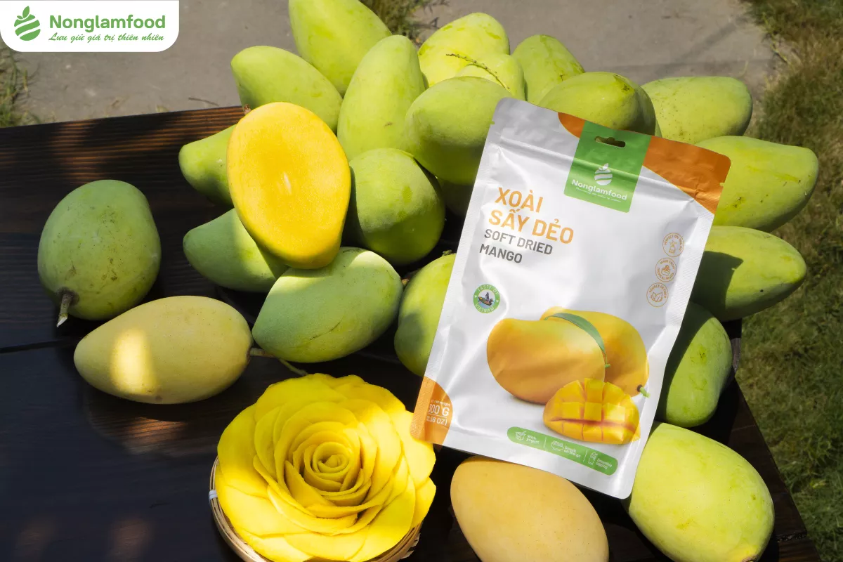 Nonglamfood Soft Dried Mango pack with fresh mangoes