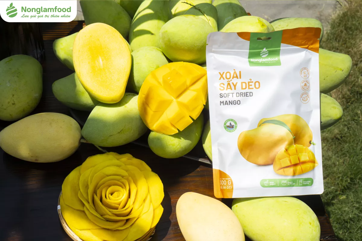Nonglamfood Soft Dried Mango with fresh mangoes