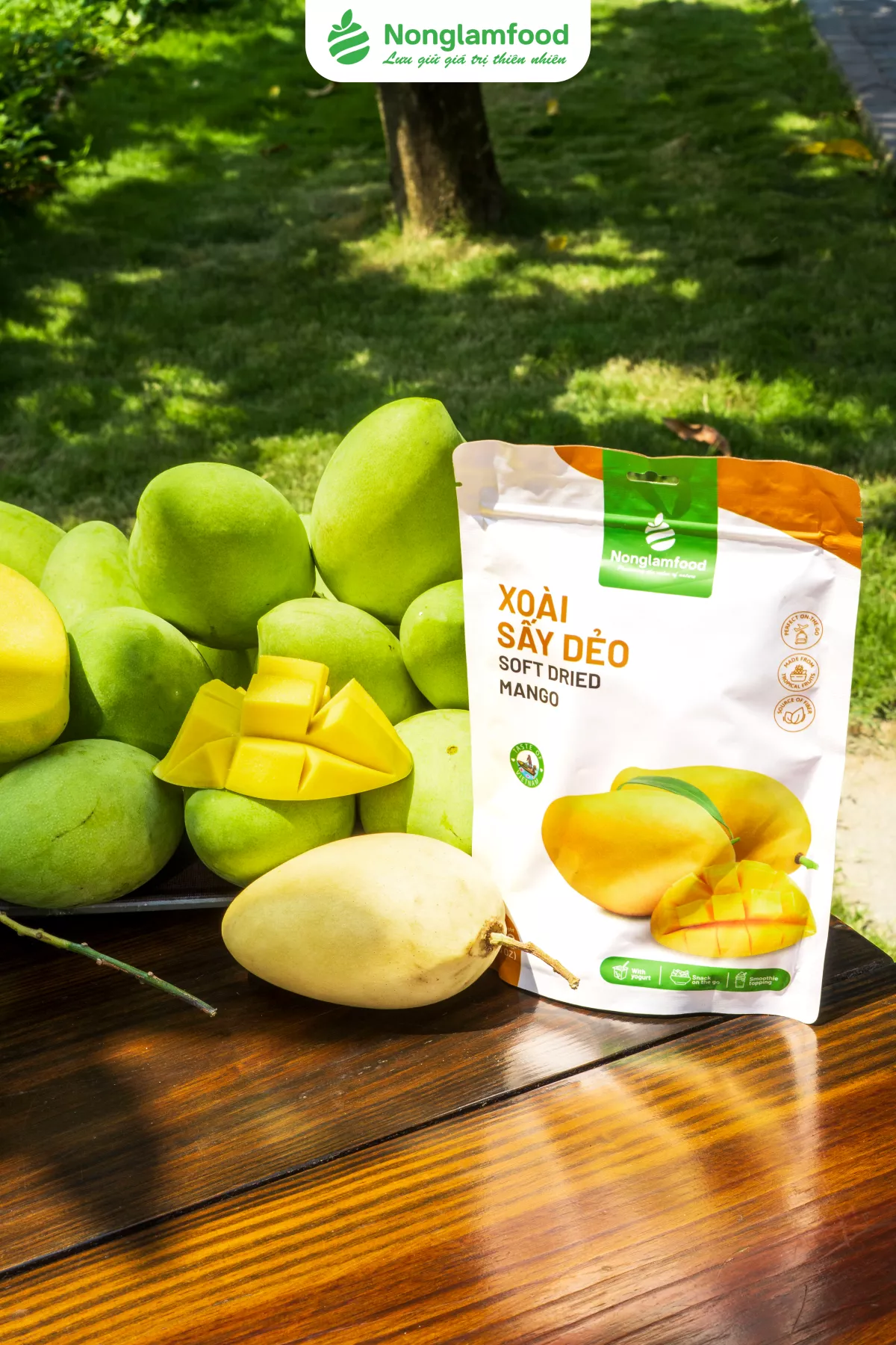 Nonglamfood Soft Dried Mango with fresh mangoes